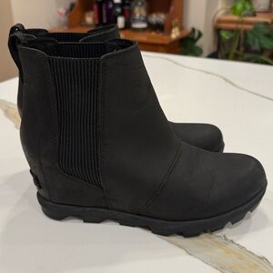 Sorel Black Leather Ankle Booties women’s size 9